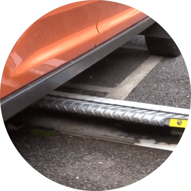 フラップが上がり
車両をロック